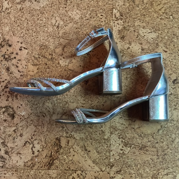 Classic comfortable block heel sandals - Picture 6 of 6